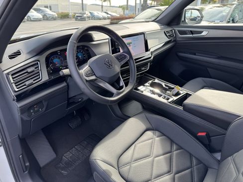 Used 2024 Volkswagen Atlas Cross Sport SE image 17