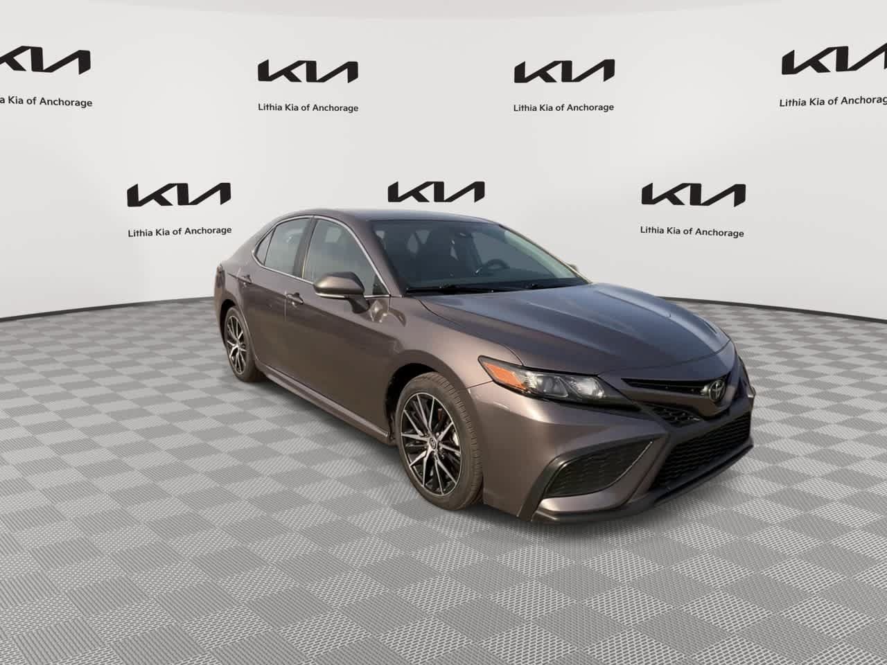 Used 2023 Toyota Camry SE FWD image 2
