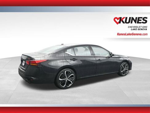 Used 2024 Nissan Altima 2.5 SR FWD image 10