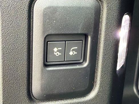 New 2026 Land Rover Defender 110 X-Dynamic SE AWD/4WD image 13