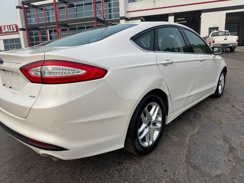 Used 2015 Ford Fusion SE FWD image 11