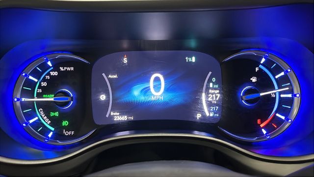 Used 2024 Chrysler Pacifica Limited FWD image 16