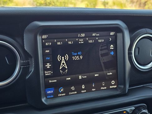 Used 2023 Jeep Wrangler Unlimited Sahara w/ Cold Weather Group AWD/4WD image 33