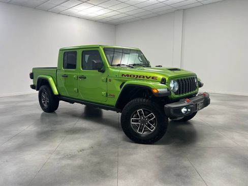 Used 2025 Jeep Gladiator Mojave w/ Convenience Group AWD/4WD image 1