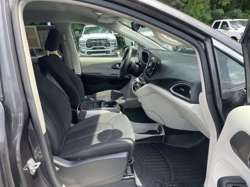 Certified 2018 Chrysler Pacifica Touring Plus FWD image 15