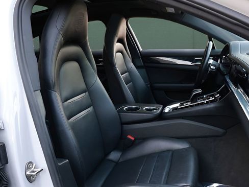 Used 2020 Porsche Panamera RWD image 27