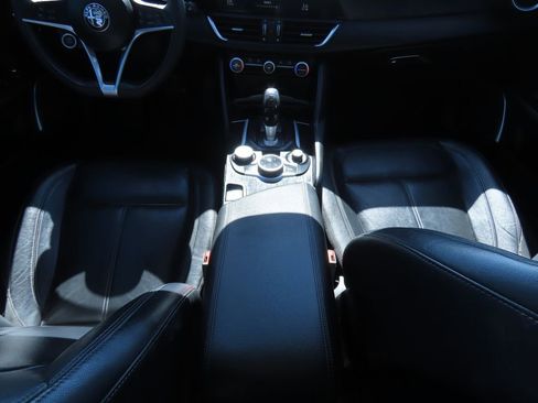 Used 2019 Alfa Romeo Giulia w/ Nero Edizione image 9