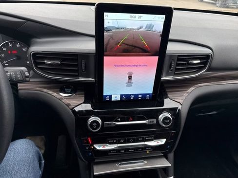 Used 2023 Ford Explorer Limited w/ Limited Technology Package image 17