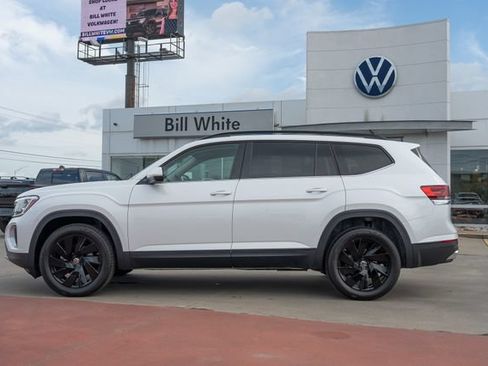New 2026 Volkswagen Atlas SE FWD image 3