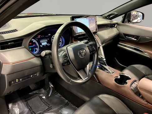 Used 2021 Toyota Venza XLE w/ Softex Package AWD/4WD image 17