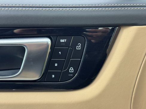 Used 2022 Porsche Cayenne S Platinum w/ Premium Package Plus image 18