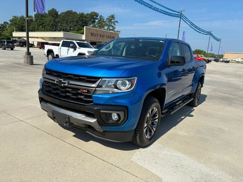 Used 2021 Chevrolet Colorado Z71 AWD/4WD image 2