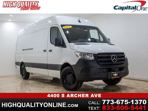 Used 2025 Mercedes-Benz Sprinter 2500 image 1