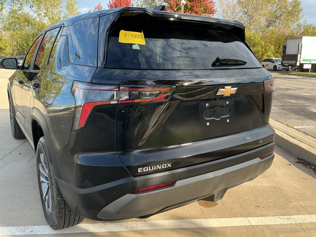 Used 2025 Chevrolet Equinox LT FWD image 10