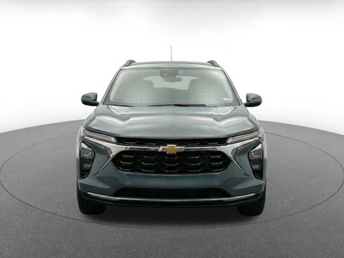 Used 2025 Chevrolet Trax LT w/ LT Convenience Package FWD image 2