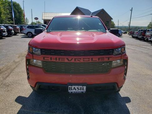 Used 2019 Chevrolet Silverado 1500 Custom w/ Custom Value Package AWD/4WD image 2