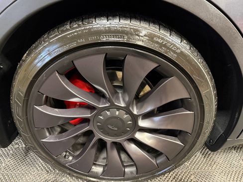 Used 2021 Tesla Model Y Performance image 19