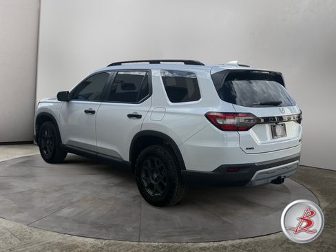 Used 2025 Honda Pilot TrailSport image 5