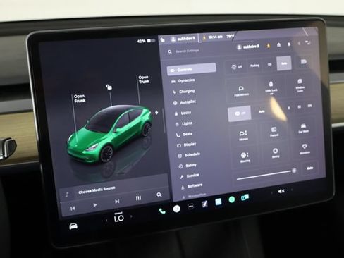 Used 2023 Tesla Model Y Long Range AWD/4WD image 25