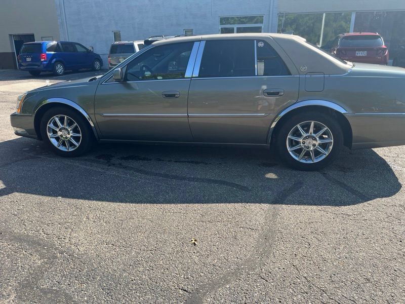 Used 2011 Cadillac DTS FWD image 8