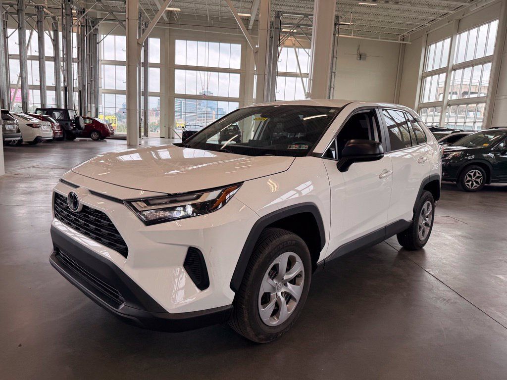 Used 2023 Toyota RAV4 LE FWD image 7