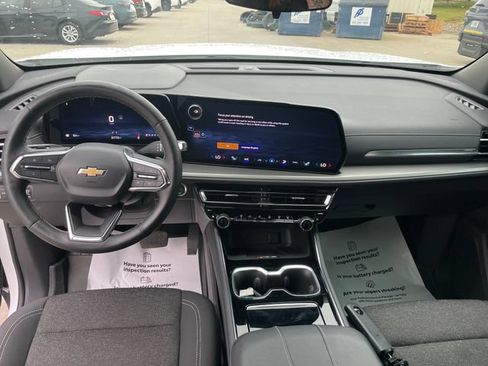 Used 2024 Chevrolet Traverse LT w/ LPO, Floor Liner Package FWD image 43