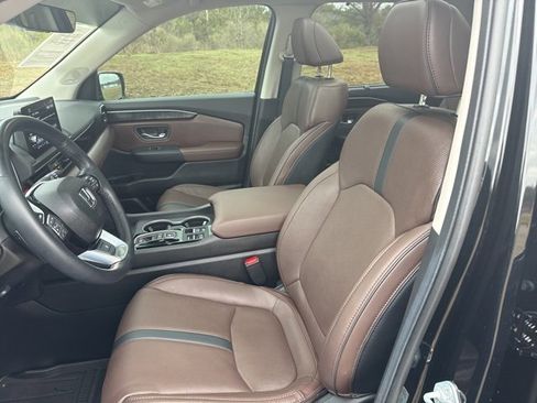Used 2025 Honda Pilot Elite image 18