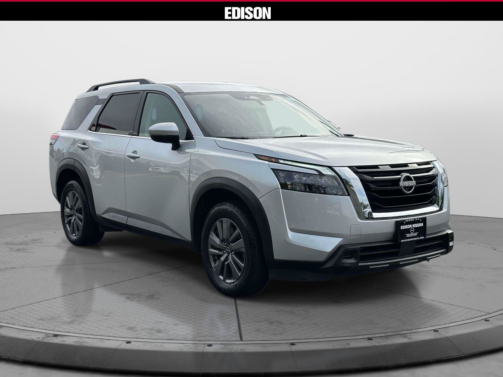 Used 2025 Nissan Pathfinder SV AWD/4WD image 1