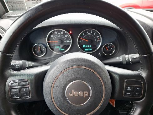 Used 2018 Jeep Wrangler Unlimited Sahara w/ Connectivity Group image 17