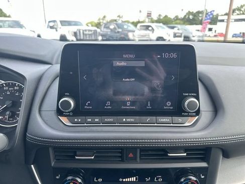 Used 2025 Nissan Rogue SV w/ SV Premium Package FWD image 11