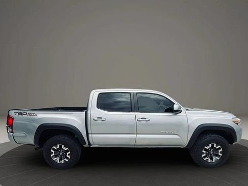 Used 2016 Toyota Tacoma TRD Off-Road w/ Premium & Technology Package RWD image 6