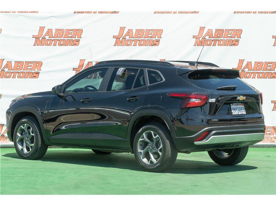 Used 2024 Chevrolet Trax LT FWD image 24