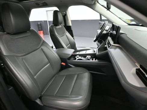 Used 2025 Ford Explorer Active w/ Active Comfort Package AWD/4WD image 52