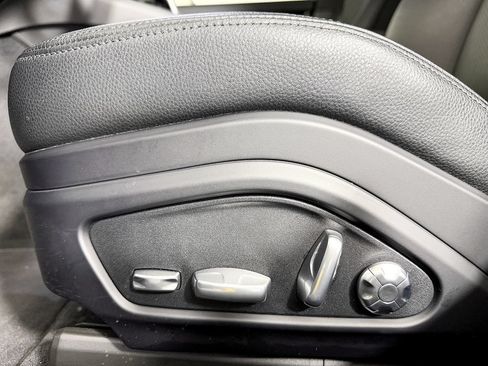 Used 2017 Porsche Panamera 4 AWD/4WD image 36