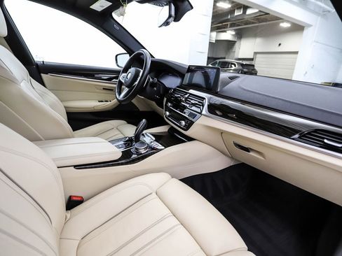 Used 2020 BMW M550i xDrive w/ Executive Package image 30