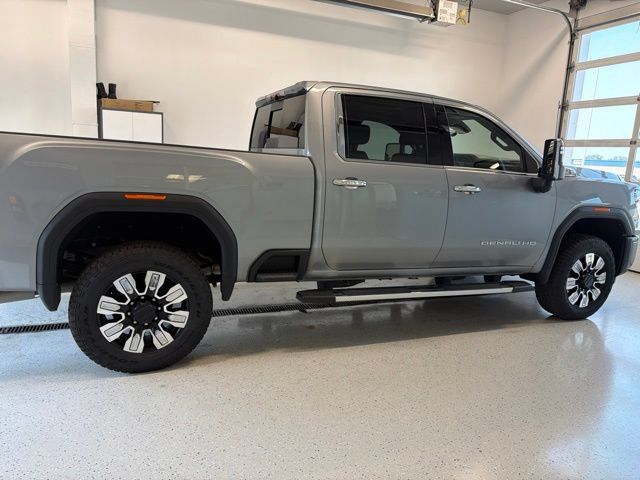 Used 2025 GMC Sierra 3500 Denali w/ Denali Reserve Package AWD/4WD image 10