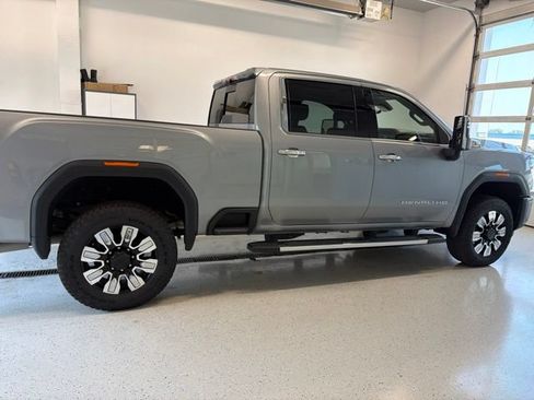 Used 2025 GMC Sierra 3500 Denali w/ Denali Reserve Package AWD/4WD image 10