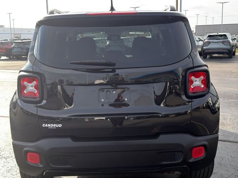 Used 2016 Jeep Renegade Latitude image 7