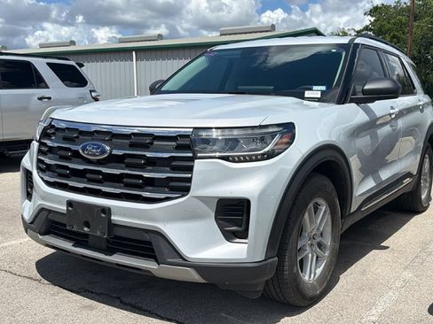 Used 2025 Ford Explorer Active RWD image 13