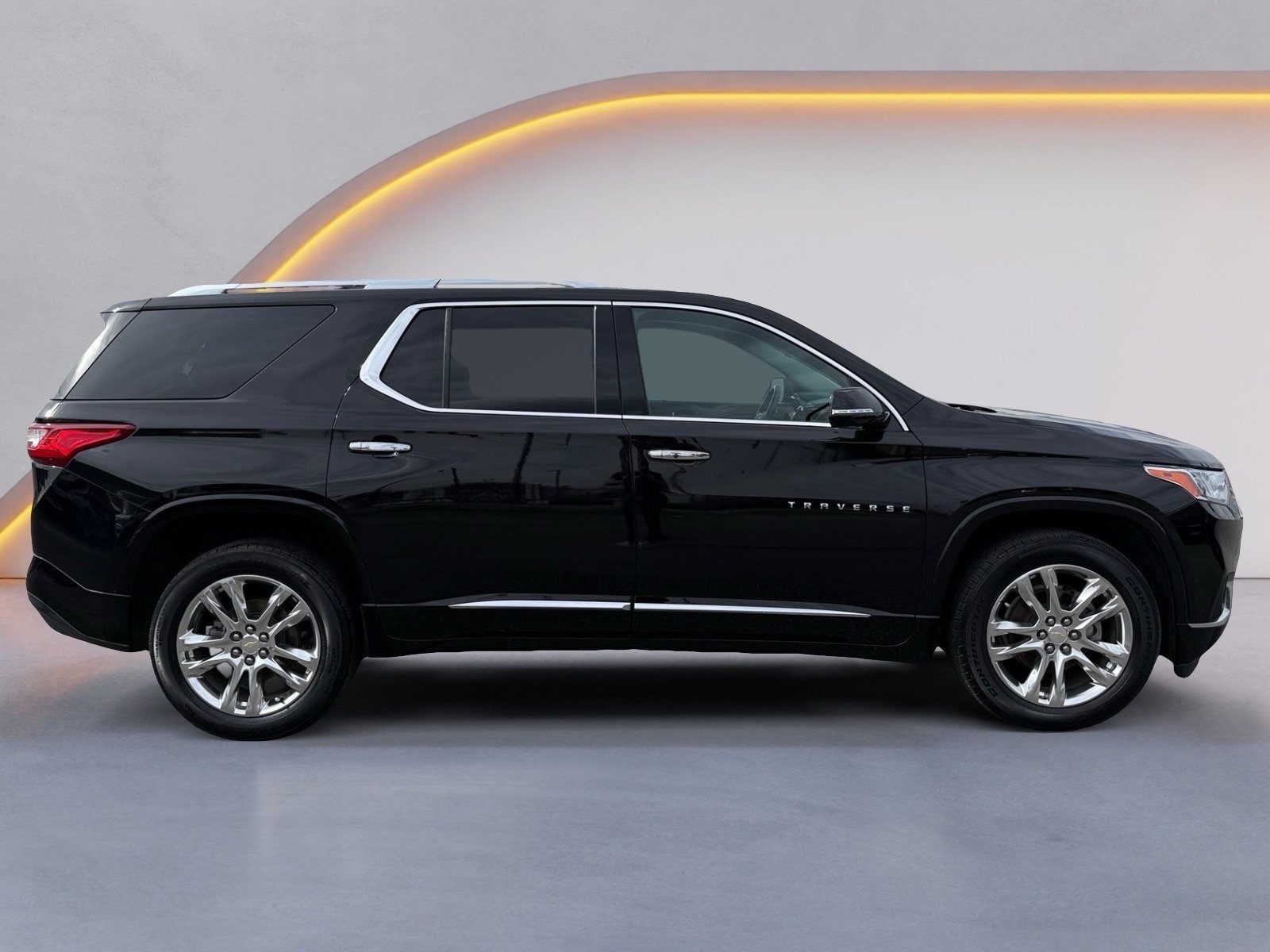 Used 2020 Chevrolet Traverse High Country FWD image 2