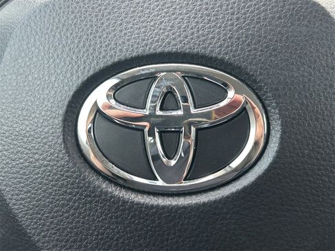 Used 2022 Toyota Corolla LE image 32