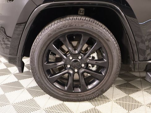 Used 2022 Jeep Grand Cherokee Laredo X AWD/4WD image 18