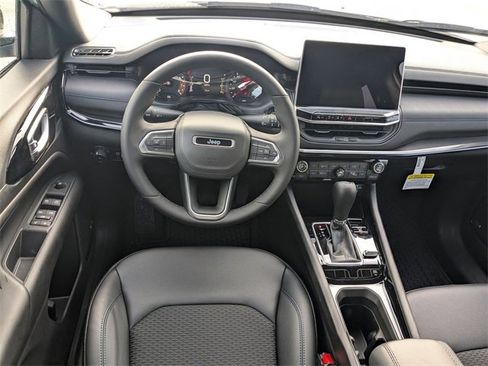 New 2026 Jeep Compass Latitude image 28