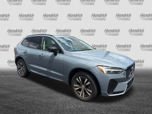 Used 2024 Volvo XC60 B5 Core AWD/4WD image 2