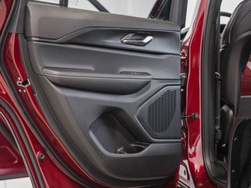 New 2025 Jeep Grand Cherokee Altitude image 34