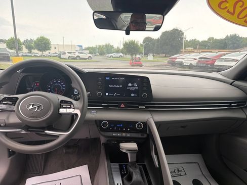 Certified 2023 Hyundai Elantra SEL FWD image 16