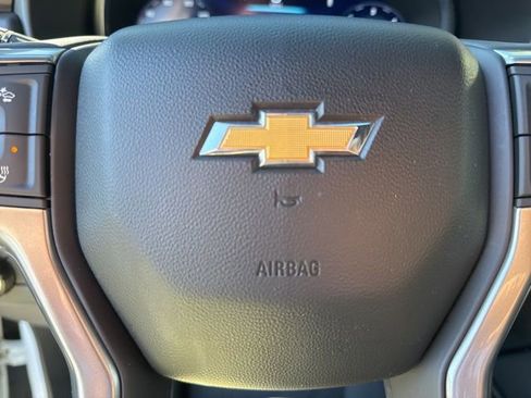 Used 2024 Chevrolet Suburban Premier image 16