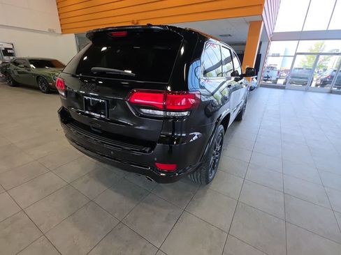 Used 2018 Jeep Grand Cherokee Altitude AWD/4WD image 10