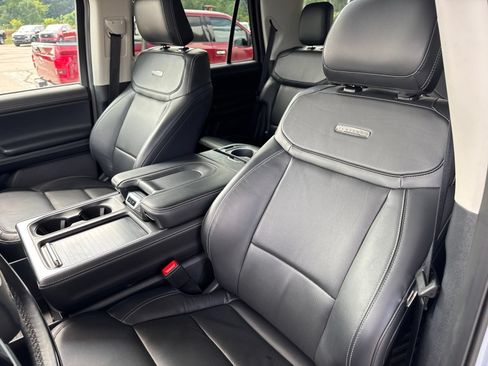 Used 2025 Ford Expedition Platinum w/ Driver's Package AWD/4WD image 26