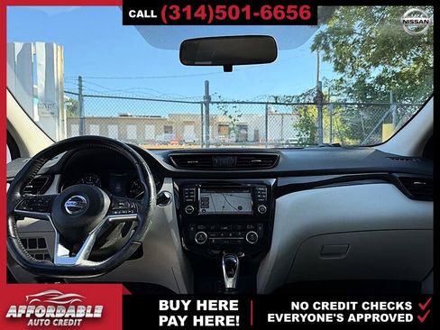 Used 2018 Nissan Rogue Sport SL FWD image 12